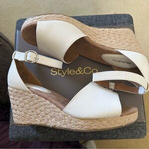 NWT Style & Co. White Wedge Sandals 10W